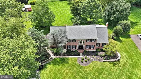 454 Foxcroft Dr, Ivyland, PA 18974