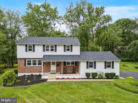 127 Homestead Dr, Doylestown, PA 18901