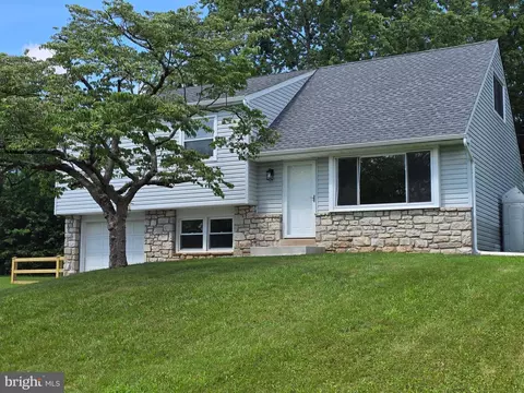 127 Hampshire Dr, Chalfont, PA 18914