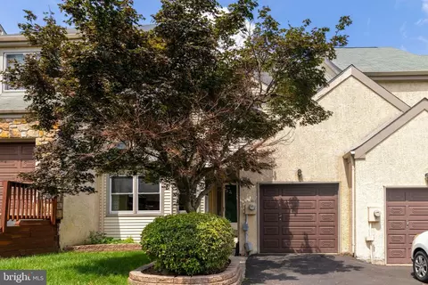 39 W Bellwood Dr, Feasterville Trevose, PA 19053