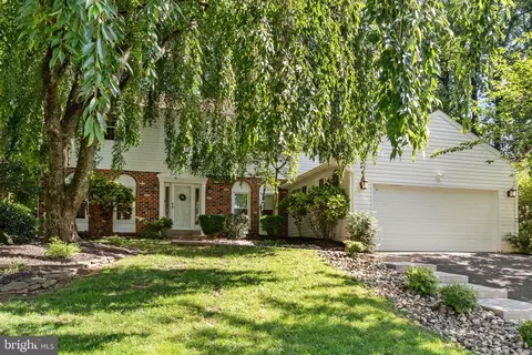 812 Green Ridge Cir, Langhorne, PA 19053