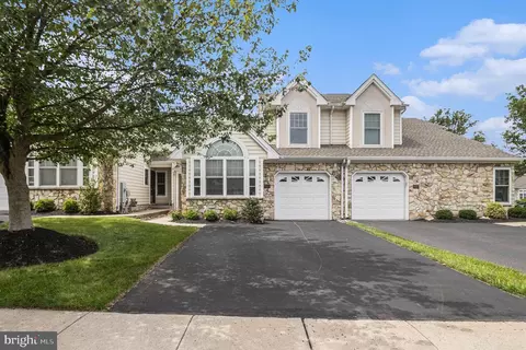 62 Ashley Dr, Warminster, PA 18974