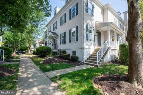 202 Lantern Dr #102, Doylestown, PA 18901