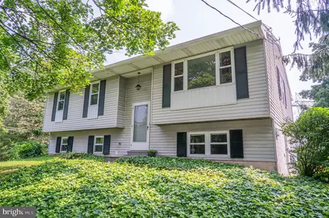 1990 Grant Rd, Coopersburg, PA 18036