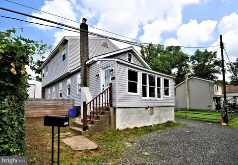 1021 Honeysuckle Ave, Langhorne, PA 19047