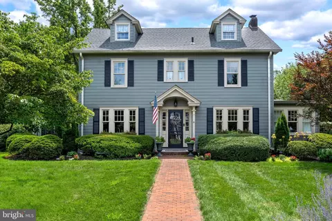 16 Effingham Rd, Yardley, PA 19067