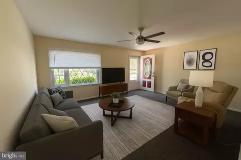 Living - 357 Beech St, Warminster, PA 18974 photo 3 of 8