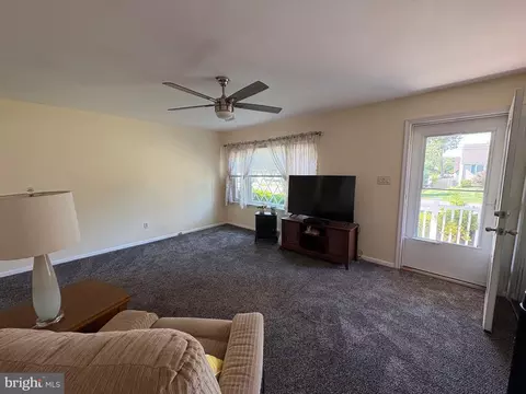 Living - 357 Beech St, Warminster, PA 18974 photo 1 of 8