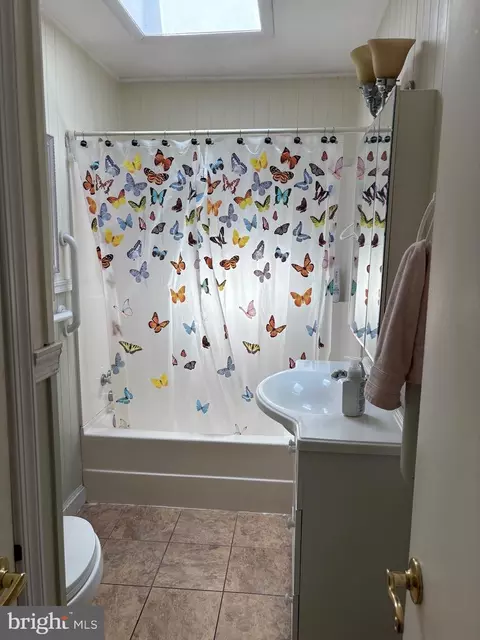 Bath - 357 Beech St, Warminster, PA 18974 photo 1 of 2