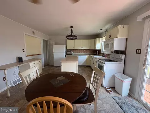 Kitchen - 357 Beech St, Warminster, PA 18974 photo 5 of 6