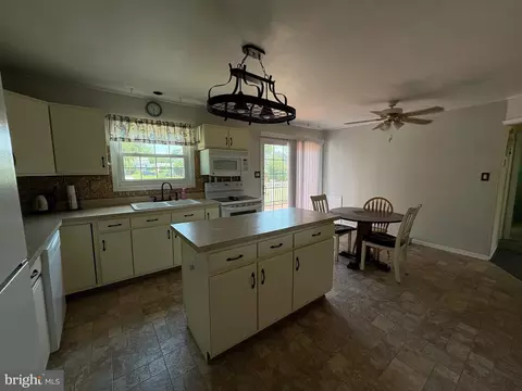 Kitchen - 357 Beech St, Warminster, PA 18974 photo 4 of 6