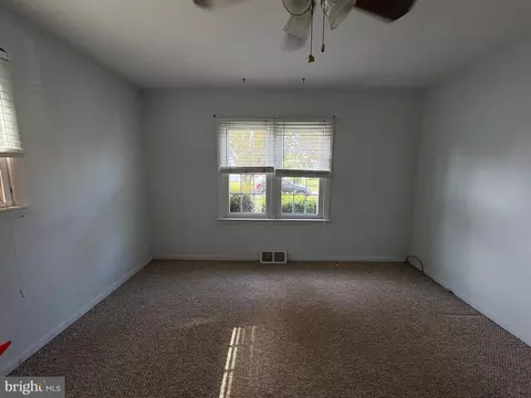 Living - 357 Beech St, Warminster, PA 18974 photo 7 of 8