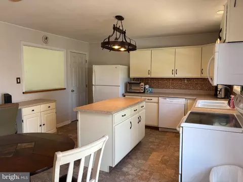 Kitchen - 357 Beech St, Warminster, PA 18974 photo 3 of 6