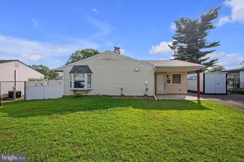 121 Gable Hill Rd, Levittown, PA 19057
