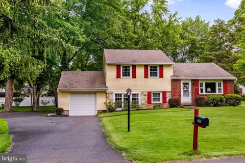 535 Meadow Rd, Chalfont, PA 18914