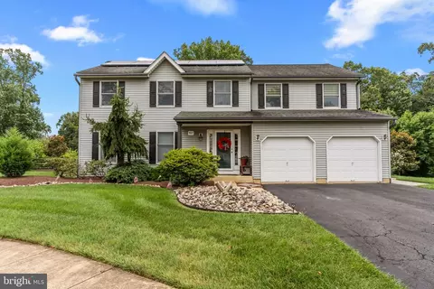 987 Highpointe Cir, Langhorne, PA 19047