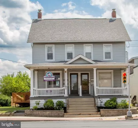 400 W 402 W Broad St, Quakertown, PA 18951