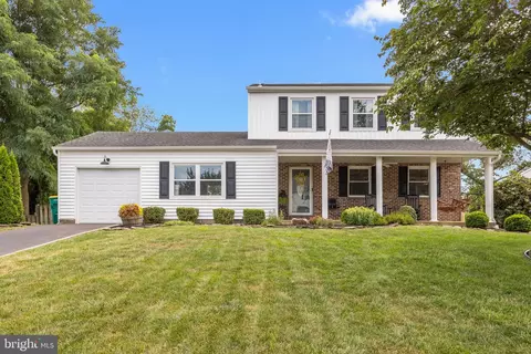 10 Alscot Cir, Langhorne, PA 19047