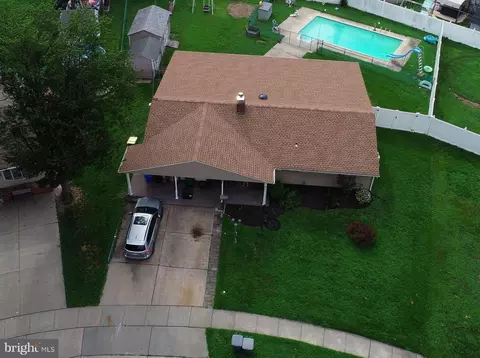 24 Tiger Lily Ln, Levittown, PA 19054