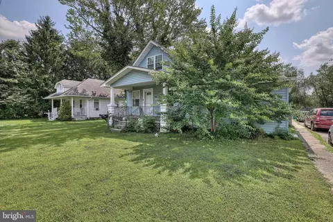2800 New Falls Rd, Levittown, PA 19056