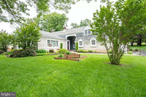 103 Briarwood Dr, Holland, PA 18966