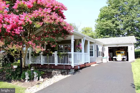 585 Bent Pine Cir, New Hope, PA 18938