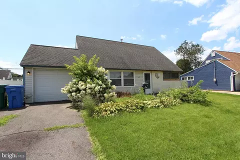 41 Jewel Ln, Levittown, PA 19055