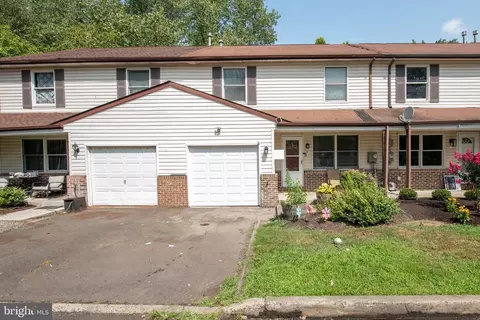 26 Bowling Green Ave UNIT B, Morrisville, PA 19067