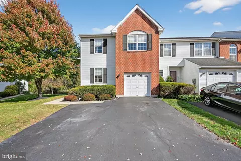 172 Hampshire Dr, Sellersville, PA 18960