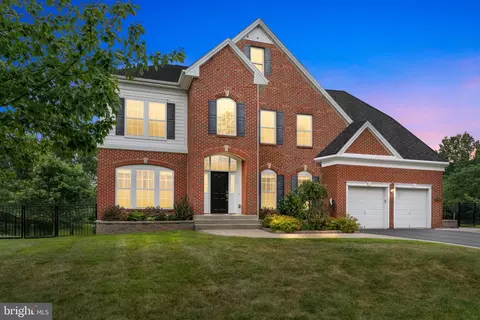 1156 William Penn Dr, Bensalem, PA 19020