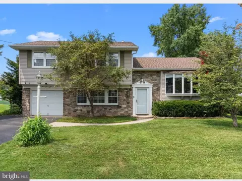 748 Martha Ln, Warminster, PA 18974