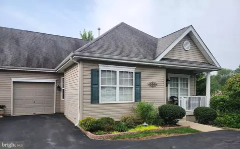 195 Harmony Ct, Bensalem, PA 19020
