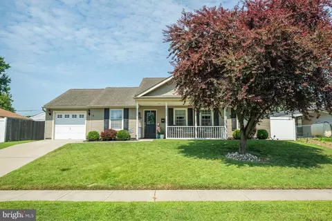 168 Crabtree Dr, Levittown, PA 19055