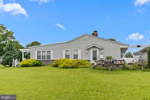 1 Fern Ln, Levittown, PA 19055