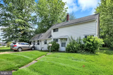 3 Indian Creek Way, Levittown, PA 19057