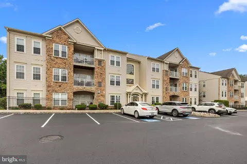 200 Douglas Fir Dr #102, Warrington, PA 18976