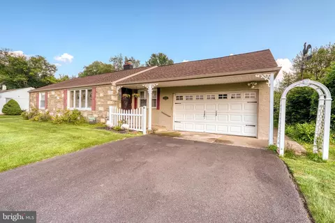 86 Valley Dr, Southampton, PA 18966