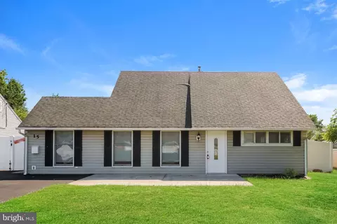 15 Mintleaf Rd, Levittown, PA 19056