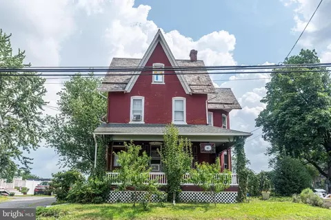 41 N Main St, Trumbauersville, PA 18970