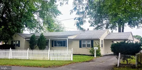 2307 State Rd, Croydon, PA 19021