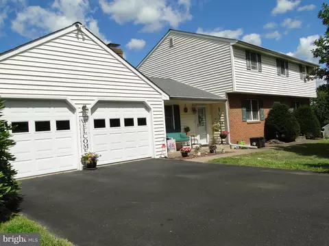 1530 Gateway Dr, Quakertown, PA 18951