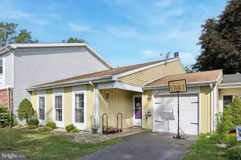 164 Commonwealth Dr, Newtown, PA 18940