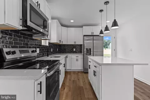 Entry Way - 2151 Maple Ave, Croydon, PA 19021 photo 1 of 1