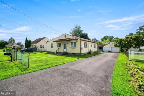 1316 Prospect Ave, Croydon, PA 19021