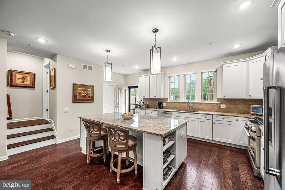 Kitchen - 464 Rowan St, Warminster, PA 18974 photo 4 of 4