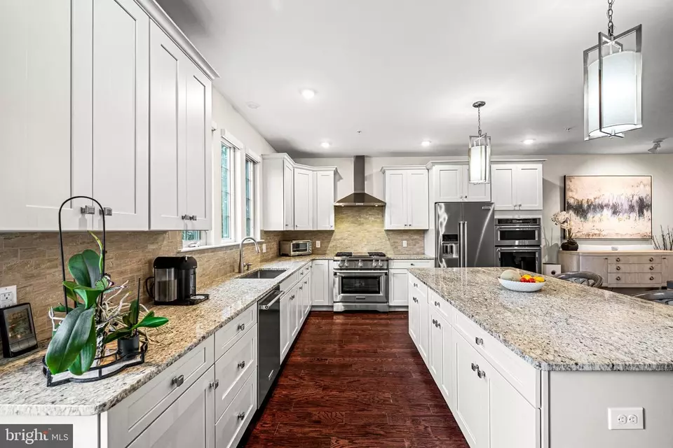 Kitchen - 464 Rowan St, Warminster, PA 18974 photo 2 of 4