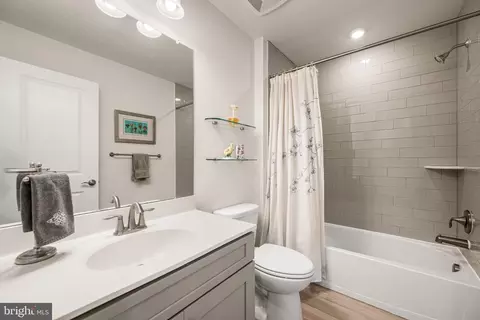 Bath - 464 Rowan St, Warminster, PA 18974 photo 1 of 1