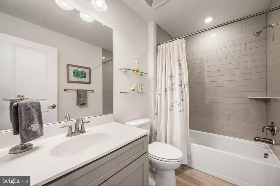 Bath - 464 Rowan St, Warminster, PA 18974 photo 1 of 1