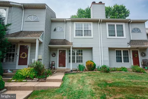19 Old Mill Ln, Southampton, PA 18966