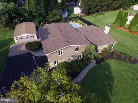 987 Hillside Dr, Southampton, PA 18966